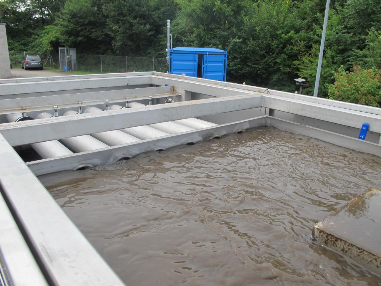 Wastewater distribution tank on the top inside the heatexchanger, heatexchanger is operated with high wastewater flow, no problem for heatexchanger